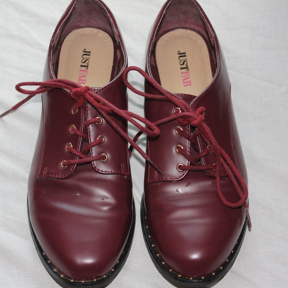JustFab Burgundy Lace up Loafers w/ Gold Studs sz 8